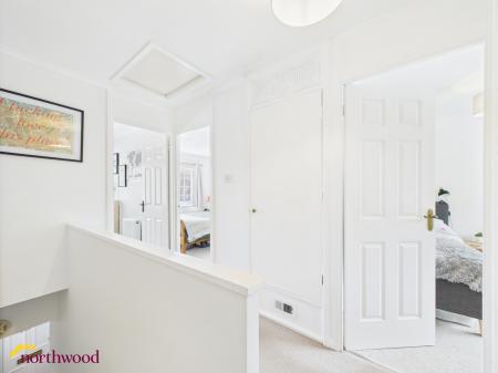 3 bedroom Semi-detached house for sale in Horsham Close, Banbury, OX16