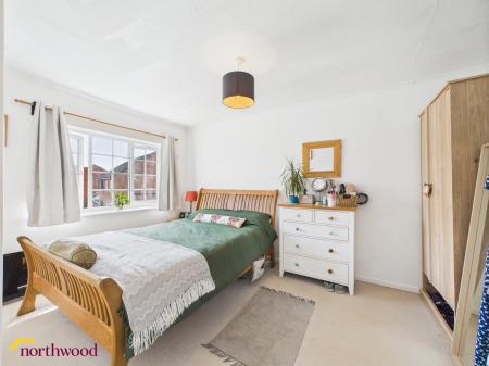 3 bedroom Semi-detached house for sale in Horsham Close, Banbury, OX16