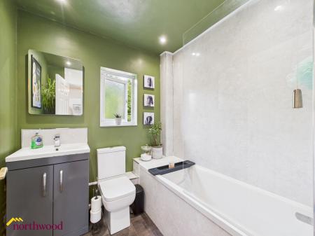 3 bedroom Semi-detached house for sale in Horsham Close, Banbury, OX16