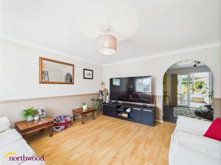 3 bedroom Semi-detached house for sale in Horsham Close, Banbury, OX16