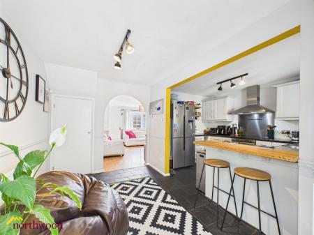 3 bedroom Semi-detached house for sale in Horsham Close, Banbury, OX16