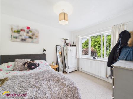 3 bedroom Semi-detached house for sale in Horsham Close, Banbury, OX16