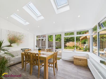 3 bedroom Semi-detached house for sale in Horsham Close, Banbury, OX16