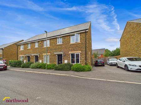 3 bedroom End of terrace house for sale in Kingerlee Road, Banbury, OX16