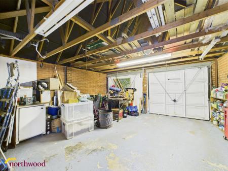 5 bedroom Detached house for sale in Lime Avenue, Banbury, OX16