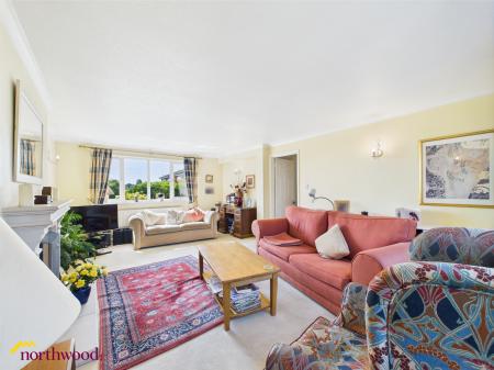 5 bedroom Detached house for sale in Lime Avenue, Banbury, OX16