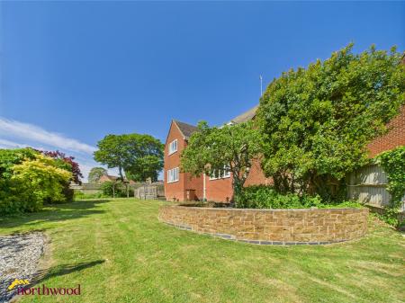 5 bedroom Detached house for sale in Lime Avenue, Banbury, OX16