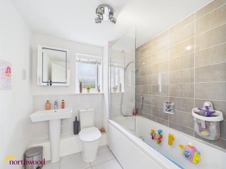 5 bedroom Detached house for sale in Reedmace Road, Bodicote, OX15