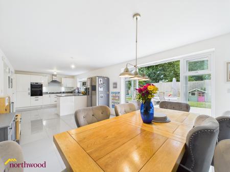 5 bedroom Detached house for sale in Reedmace Road, Bodicote, OX15