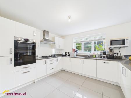 5 bedroom Detached house for sale in Reedmace Road, Bodicote, OX15