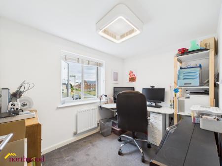 5 bedroom Detached house for sale in Reedmace Road, Bodicote, OX15