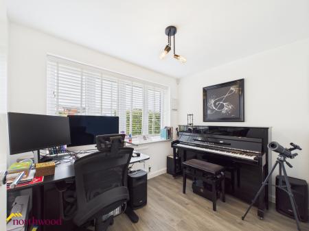 5 bedroom Detached house for sale in Reedmace Road, Bodicote, OX15