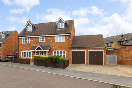 6 bedroom Detached house for sale in Slade Leas, Middleton Cheney, OX17