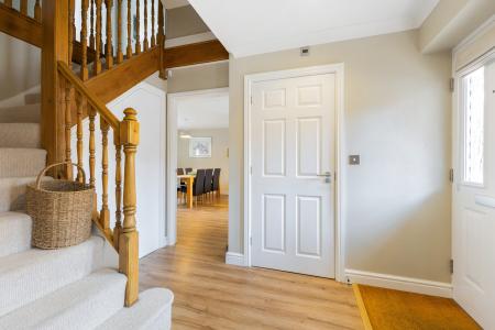 6 bedroom Detached house for sale in Slade Leas, Middleton Cheney, OX17