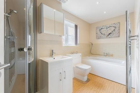 6 bedroom Detached house for sale in Slade Leas, Middleton Cheney, OX17