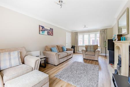 6 bedroom Detached house for sale in Slade Leas, Middleton Cheney, OX17