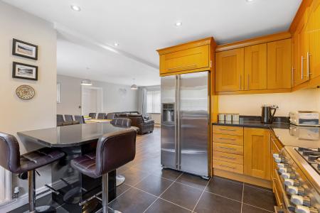 6 bedroom Detached house for sale in Slade Leas, Middleton Cheney, OX17