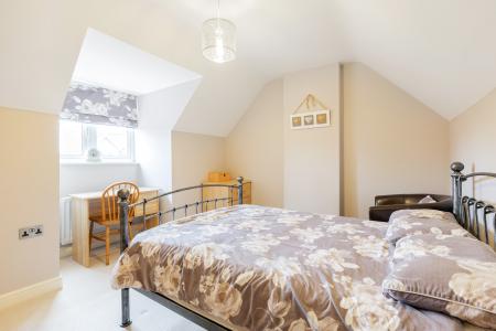 6 bedroom Detached house for sale in Slade Leas, Middleton Cheney, OX17