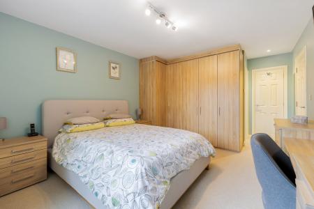 6 bedroom Detached house for sale in Slade Leas, Middleton Cheney, OX17