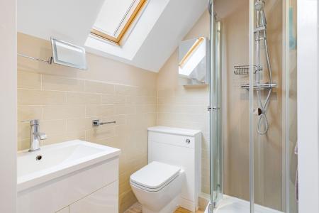 6 bedroom Detached house for sale in Slade Leas, Middleton Cheney, OX17