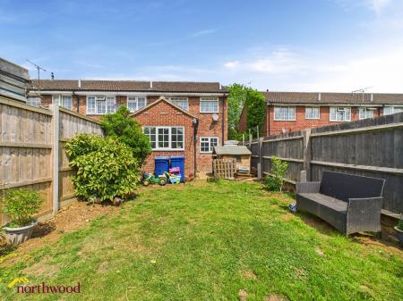 3 bedroom End of terrace house for sale in Sussex Drive, Banbury, OX16