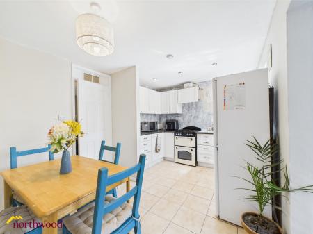 3 bedroom End of terrace house for sale in Sussex Drive, Banbury, OX16