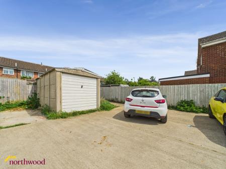 3 bedroom End of terrace house for sale in Sussex Drive, Banbury, OX16