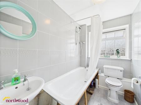 3 bedroom End of terrace house for sale in Sussex Drive, Banbury, OX16