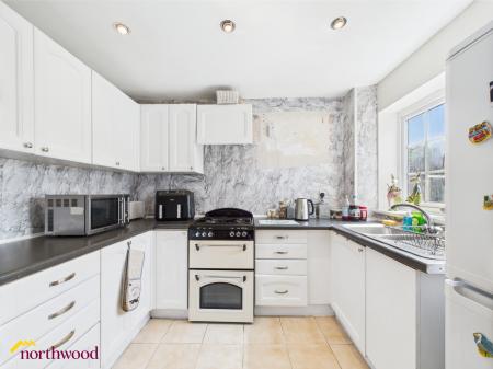 3 bedroom End of terrace house for sale in Sussex Drive, Banbury, OX16