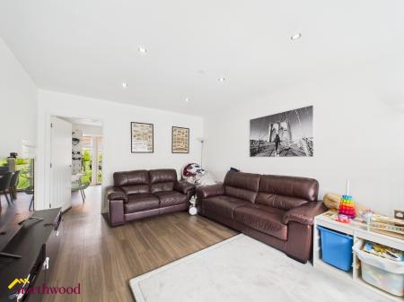 3 bedroom Semi-detached house for sale in Upton Close, Banbury, OX16