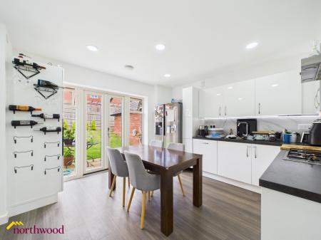 3 bedroom Semi-detached house for sale in Upton Close, Banbury, OX16