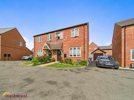 3 bedroom Semi-detached house for sale in Upton Close, Banbury, OX16