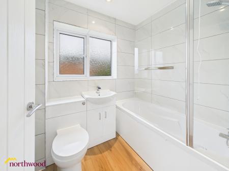 3 bedroom Semi-detached house to let in Bridle Close, Banbury, OX16