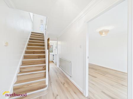 3 bedroom Semi-detached house to let in Bridle Close, Banbury, OX16