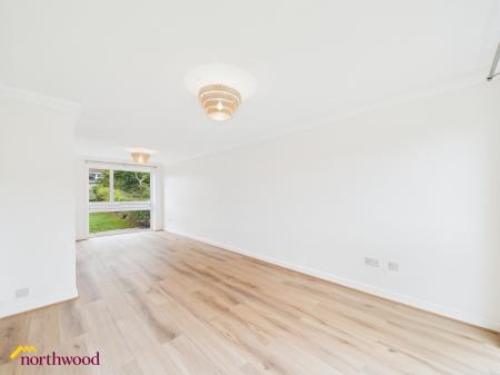 3 bedroom Semi-detached house to let in Bridle Close, Banbury, OX16