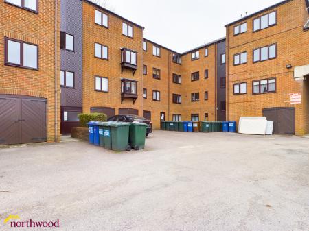 1 bedroom Flat to let in Britannia Road, Banbury, OX16