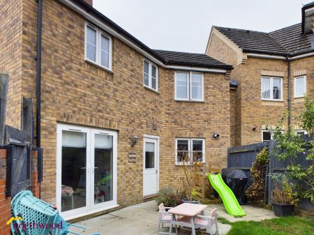 3 bedroom Semi-detached house to let in Rosemary Drive, Banbury, OX16