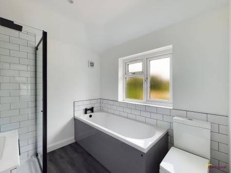 3 bedroom Semi-detached house to let in Sinclair Avenue, Banbury, OX16