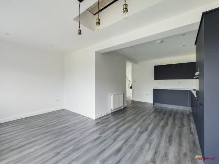 3 bedroom Semi-detached house to let in Sinclair Avenue, Banbury, OX16