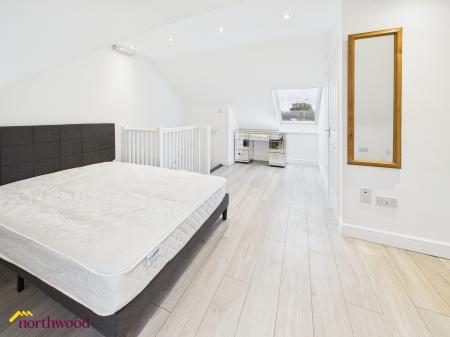 1 bedroom House share to let in High Street, Aylesbury, HP20