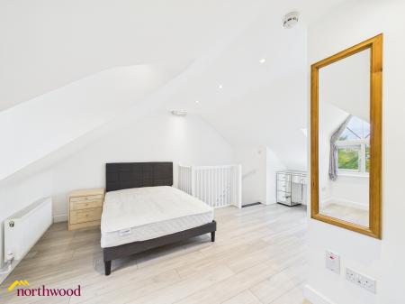 1 bedroom House share to let in High Street, Aylesbury, HP20