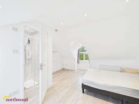 1 bedroom House share to let in High Street, Aylesbury, HP20