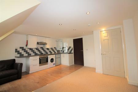 1 bedroom Studio flat to let in South Bar Street, Banbury, OX16