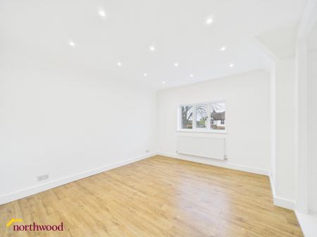 3 bedroom Semi-detached house for sale in Bloxham Road, Banbury, OX16