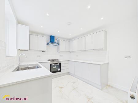 3 bedroom Semi-detached house for sale in Bloxham Road, Banbury, OX16