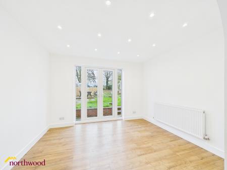 3 bedroom Semi-detached house for sale in Bloxham Road, Banbury, OX16