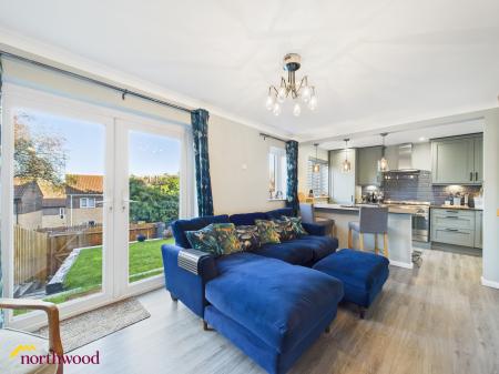 2 bedroom Semi-detached house for sale in The Camellias, Banbury, OX16