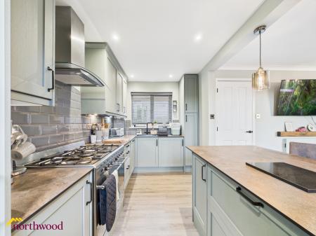 2 bedroom Semi-detached house for sale in The Camellias, Banbury, OX16