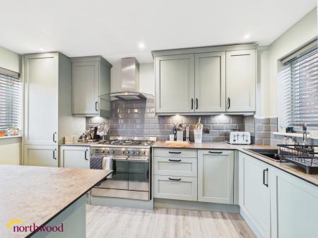 2 bedroom Semi-detached house for sale in The Camellias, Banbury, OX16