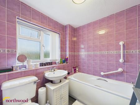 1 bedroom Semi-detached house for sale in Chichester Walk, Banbury, OX16